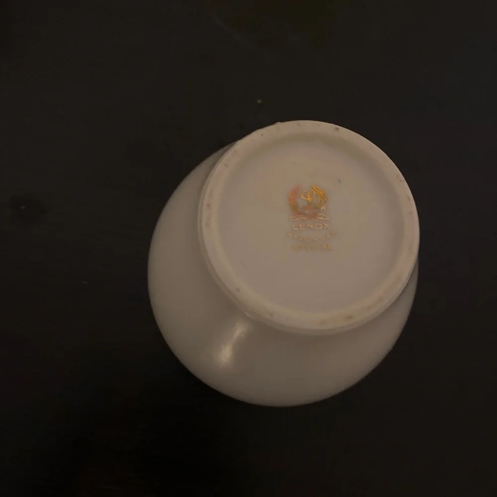 Lenox 5 inch vase. beautiful